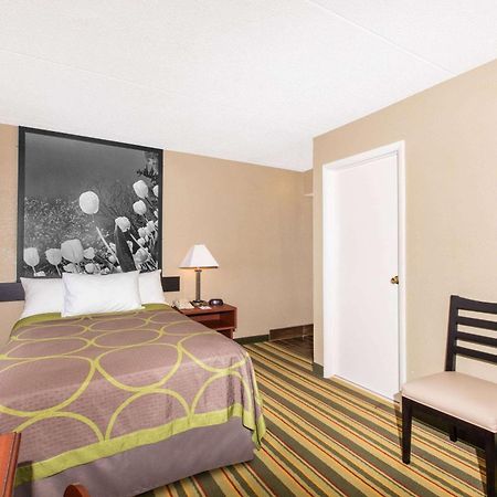 Hotel Super 8 By Wyndham Frederick Exterior foto