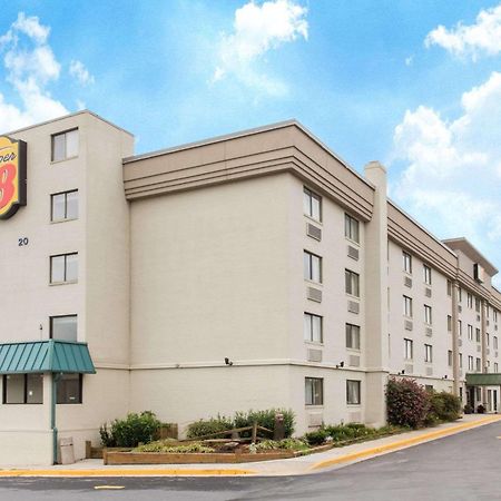 Hotel Super 8 By Wyndham Frederick Exterior foto