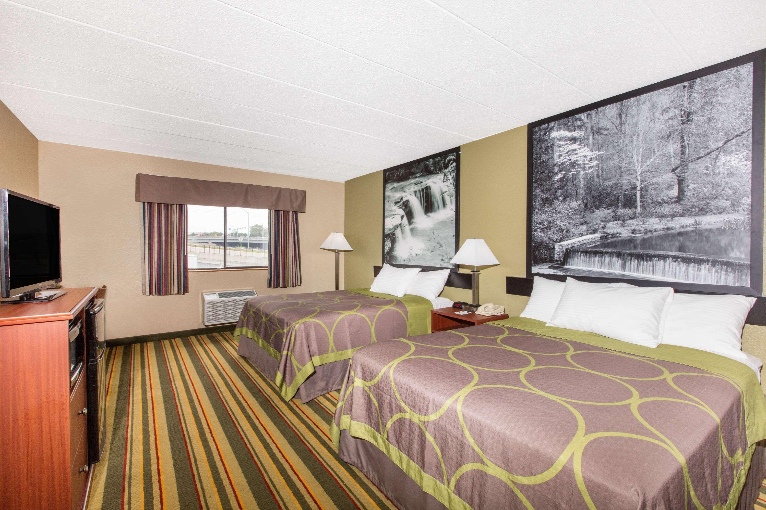 Hotel Super 8 By Wyndham Frederick Exterior foto