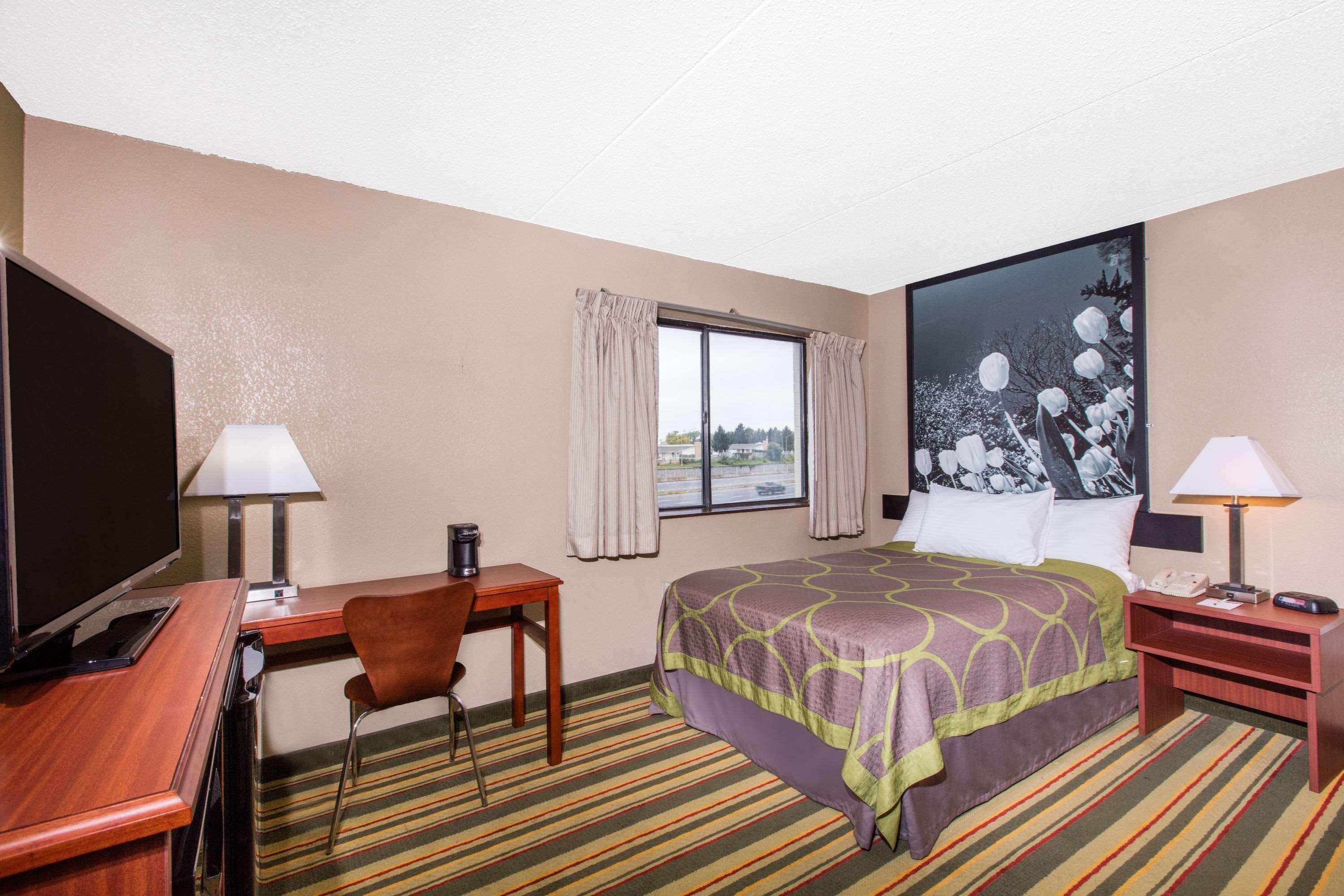 Hotel Super 8 By Wyndham Frederick Exterior foto