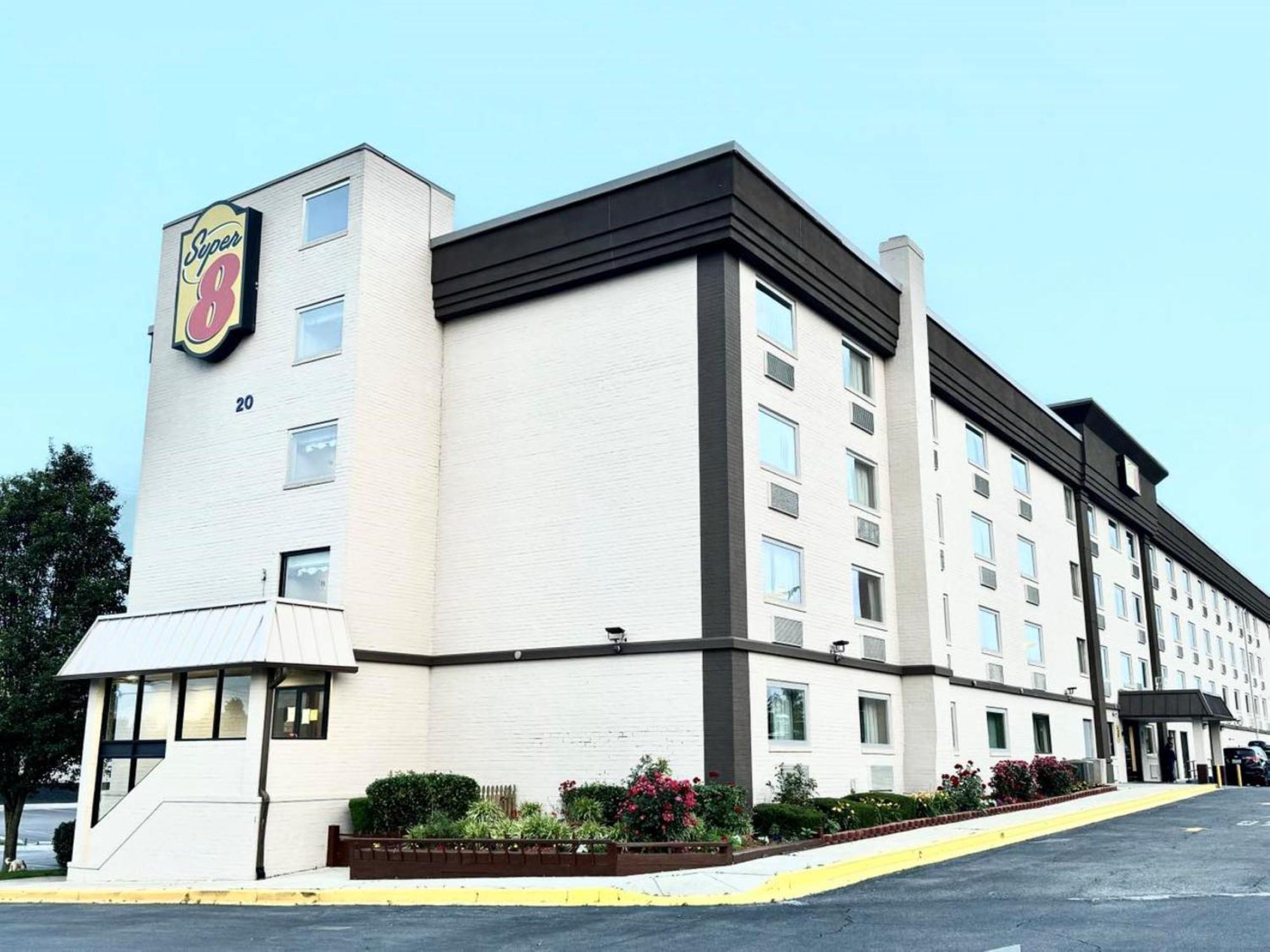 Hotel Super 8 By Wyndham Frederick Exterior foto
