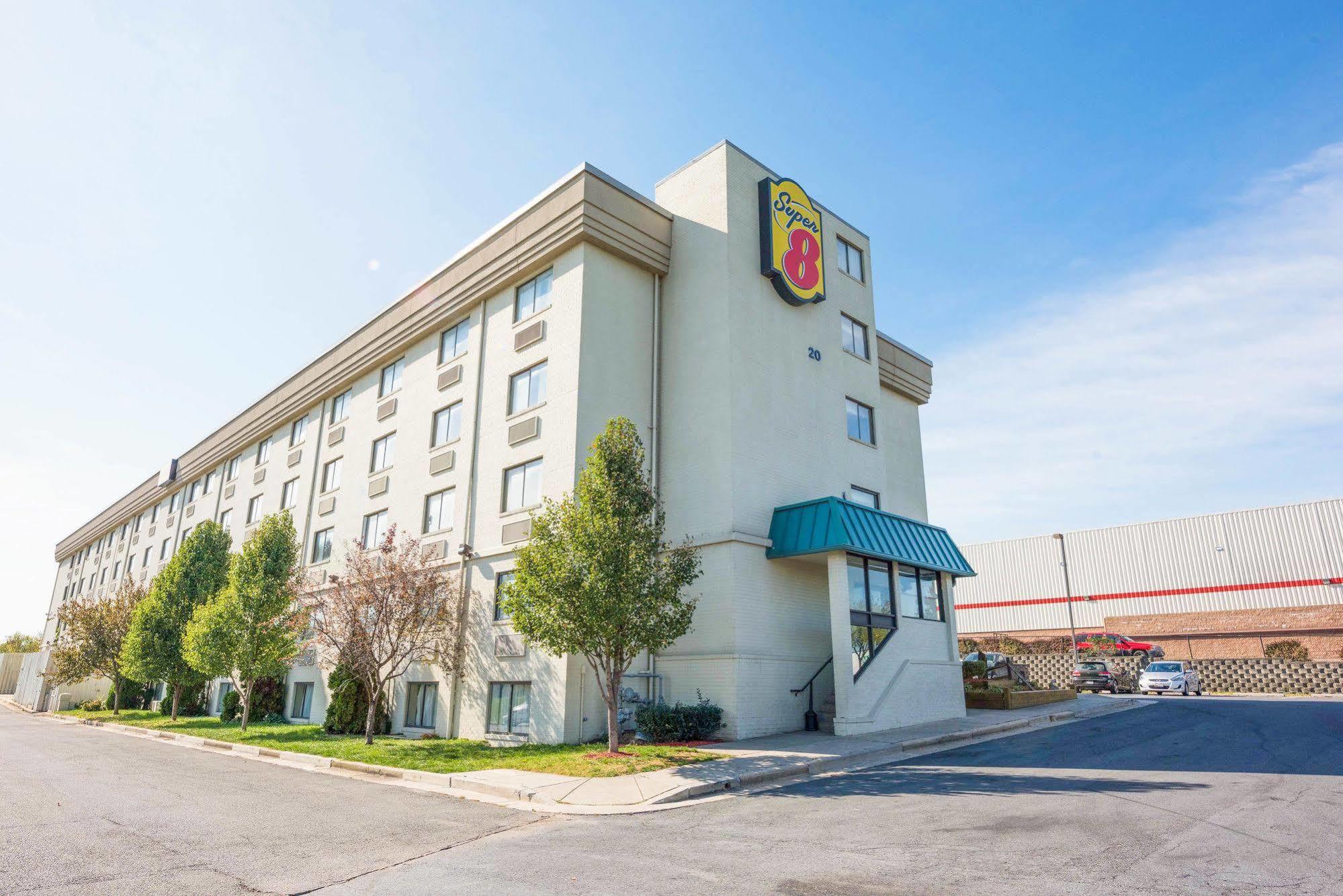 Hotel Super 8 By Wyndham Frederick Exterior foto