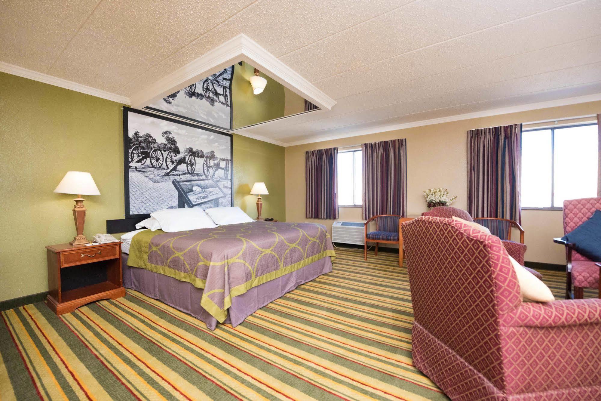 Hotel Super 8 By Wyndham Frederick Exterior foto